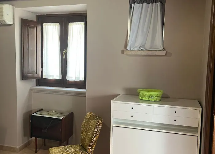 Cd Romanello לינה וארוחת בוקר בארלטה